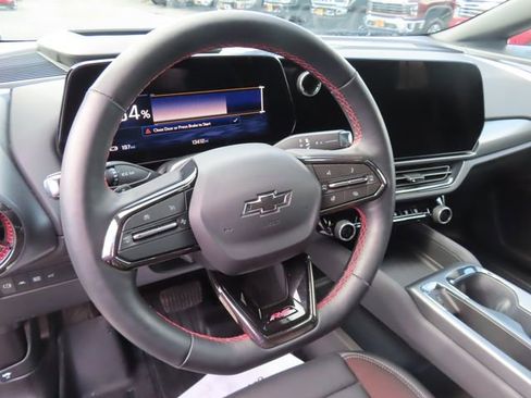Used 2025 Chevrolet Equinox EV RS w/ Convenience Package II AWD/4WD image 15