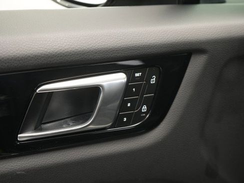 Used 2023 Porsche Cayenne Platinum Edition image 25