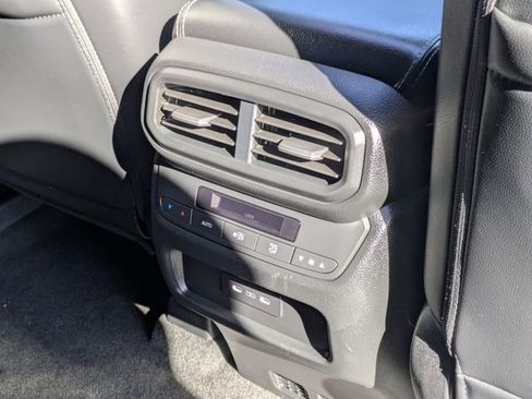 Used 2024 Honda Pilot Touring image 32