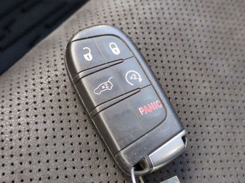 Used 2021 Jeep Grand Cherokee Laredo X image 37