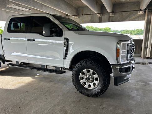 Used 2023 Ford F250 XLT w/ FX4 Off-Road Package AWD/4WD image 19