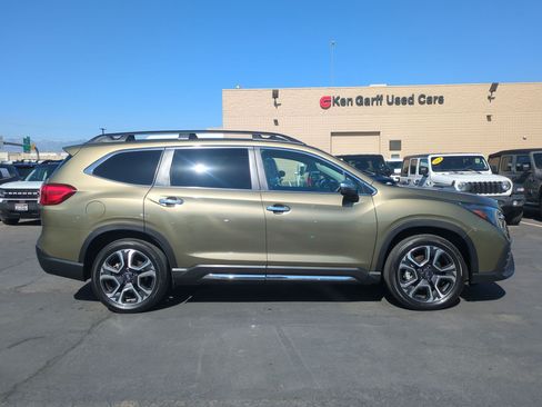 Used 2023 Subaru Ascent Touring AWD/4WD image 2