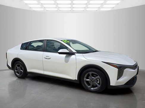 Used 2025 Kia K4 FWD image 2
