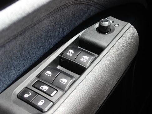 Used 2023 Jeep Compass Latitude AWD/4WD image 19