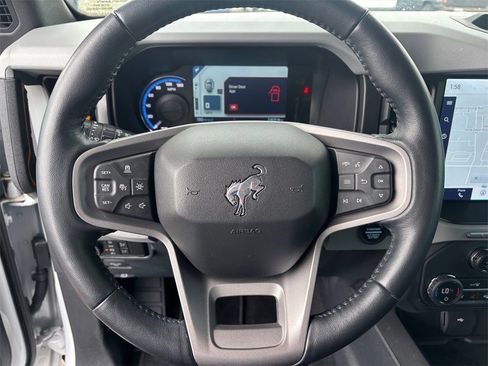 Used 2023 Ford Bronco Badlands image 11