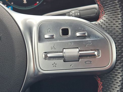 Used 2023 Mercedes-Benz GLB 250 image 30
