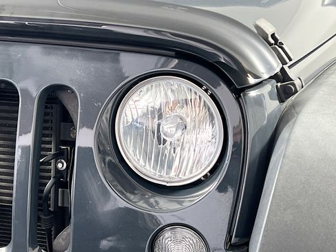 Used 2017 Jeep Wrangler Unlimited Sport w/ Max Tow Package image 32