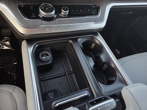 New 2026 Ford Expedition Platinum AWD/4WD image 9