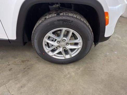 New 2026 Jeep Grand Cherokee Laredo image 25