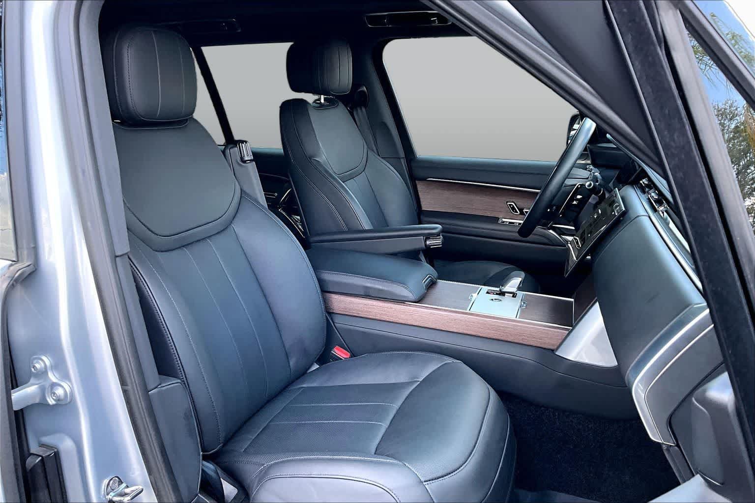 Used 2025 Land Rover Range Rover SE AWD/4WD image 17