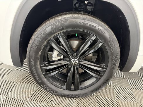 Used 2023 Volkswagen Atlas SEL R-Line image 13