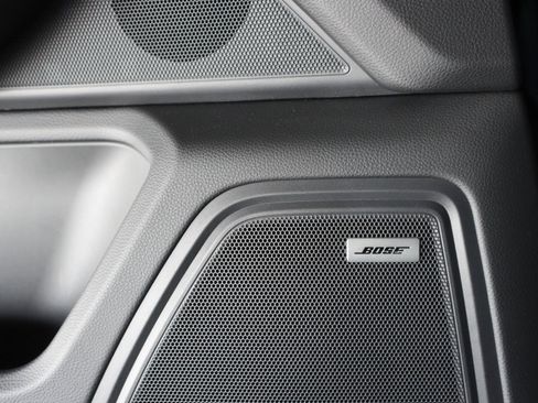 Used 2024 Porsche Macan AWD/4WD image 23