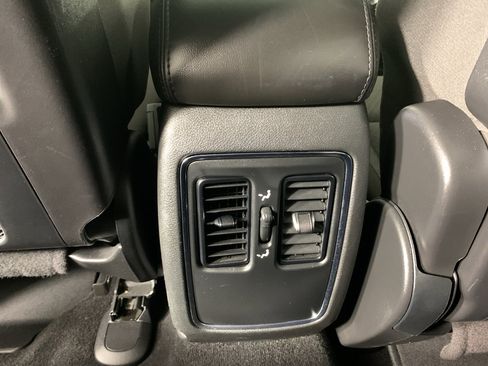 Used 2021 Jeep Grand Cherokee Laredo AWD/4WD image 34