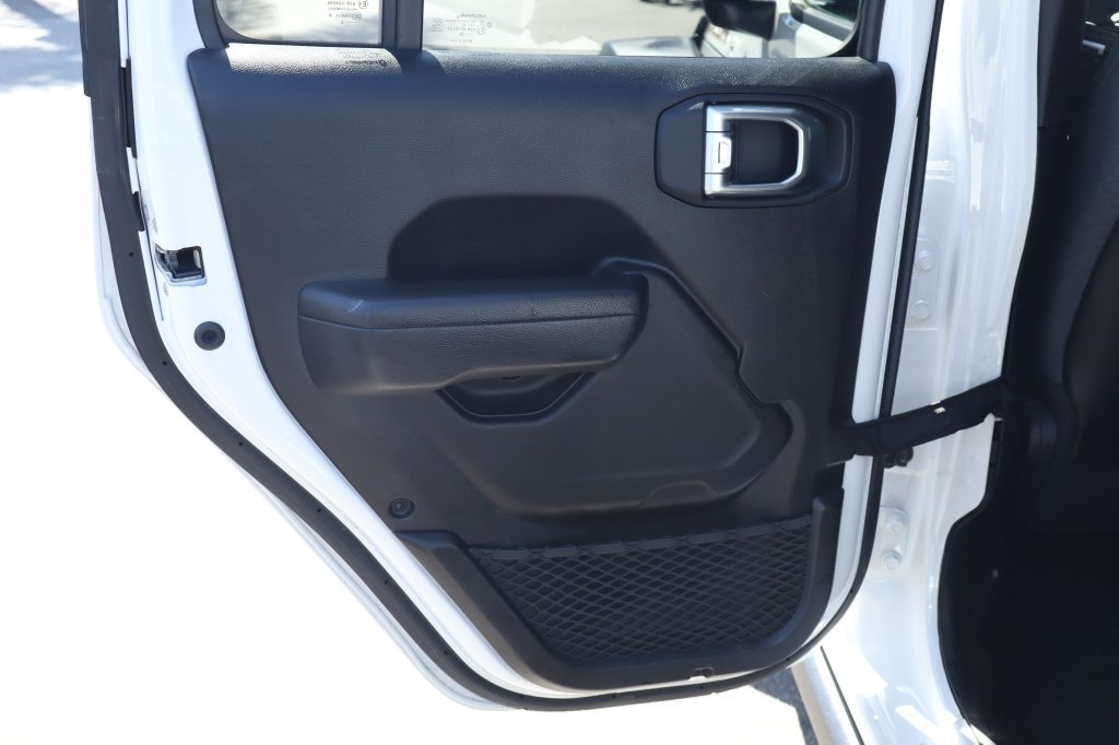 Certified 2025 Jeep Wrangler Unlimited Rubicon AWD/4WD image 33