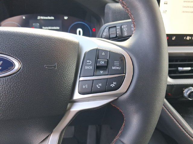 Used 2025 Ford Explorer Active w/ Active Comfort Package RWD image 18