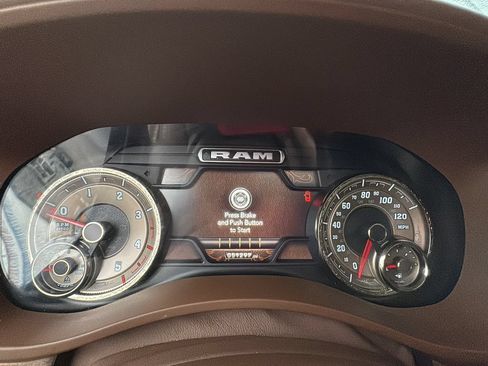 Used 2022 RAM 3500 Limited AWD/4WD image 12