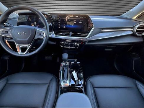 Used 2025 Chevrolet Trax ACTIV FWD image 7