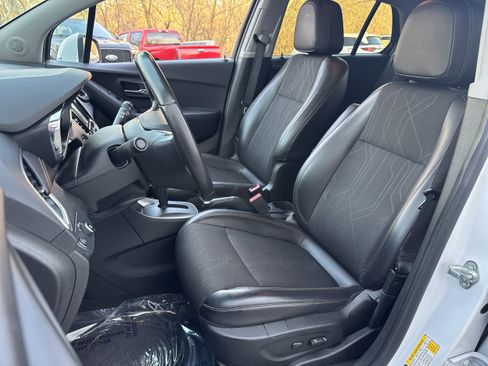 Used 2019 Chevrolet Trax LT w/ LT Convenience Package image 5