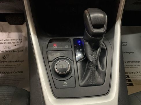 Used 2021 Toyota RAV4 XLE image 24