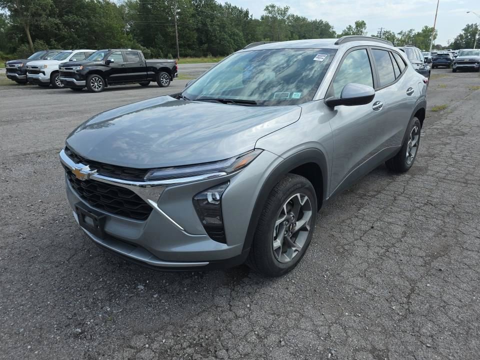 Used 2025 Chevrolet Trax LT w/ Driver Confidence Package FWD image 7