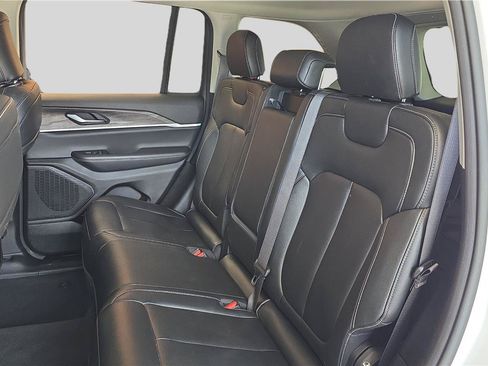 Used 2023 Jeep Grand Cherokee Limited AWD/4WD image 18