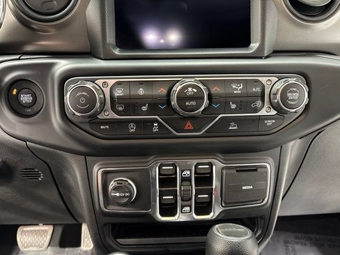 Used 2023 Jeep Gladiator Sport AWD/4WD image 27
