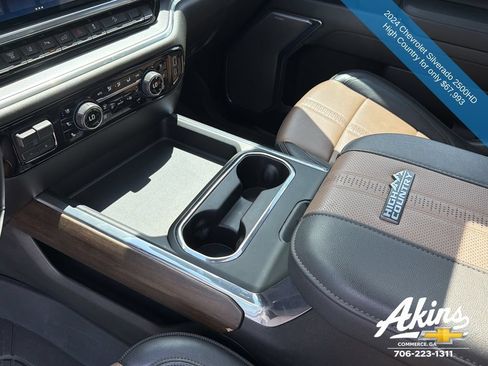 Used 2024 Chevrolet Silverado 2500 High Country w/ High Country Premium Package AWD/4WD image 17