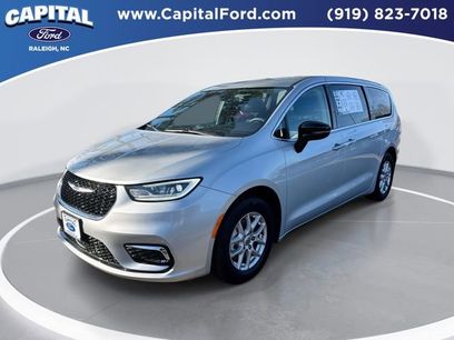 Used 2024 Chrysler Pacifica Touring-L