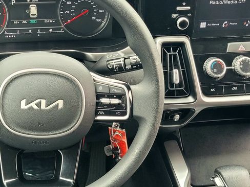 Used 2022 Kia Sorento LX AWD/4WD image 15