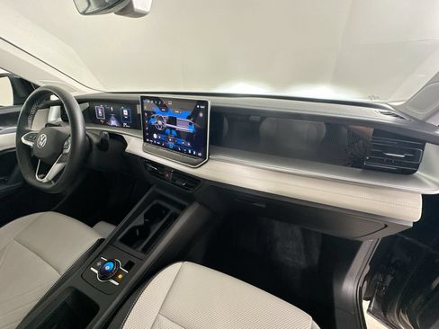 Certified 2025 Volkswagen Tiguan SE AWD/4WD image 43