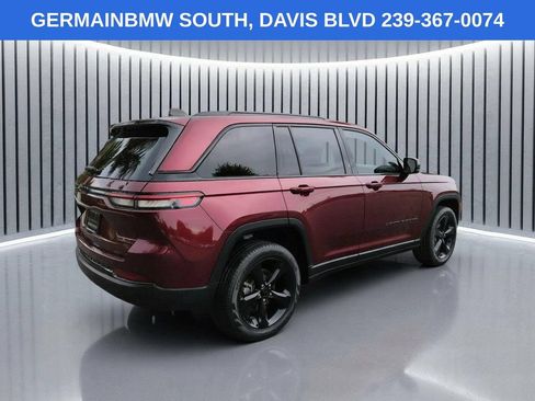 Used 2023 Jeep Grand Cherokee Limited w/ Black Appearance Package AWD/4WD image 5