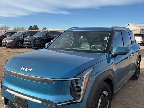 Certified 2024 Kia EV9 Wind image 1