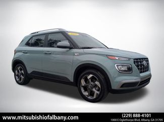 Used 2025 Hyundai Venue SEL FWD video 1