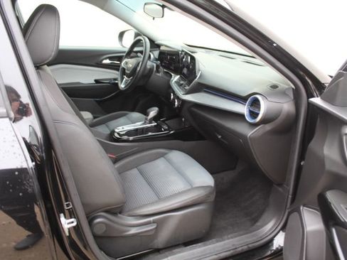 Used 2025 Chevrolet Trax LT w/ Driver Confidence Package image 38