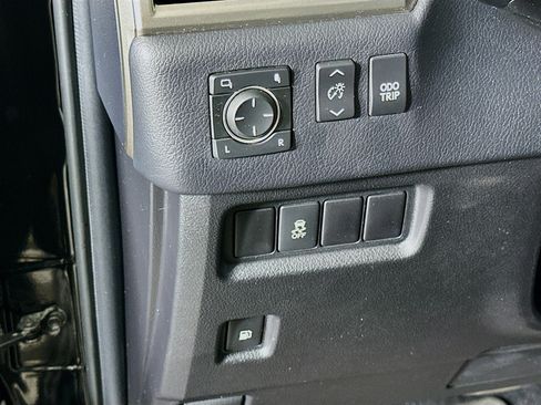 Used 2017 Lexus GX 460 image 17