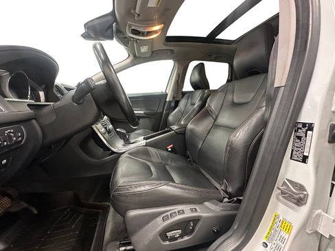 Used 2017 Volvo XC60 T6 Dynamic w/ Preferred Option Package image 9