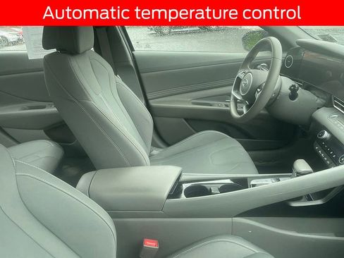 Used 2023 Hyundai Elantra SEL w/ Convenience Package FWD image 10