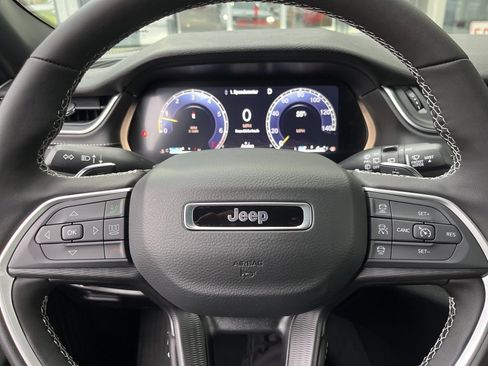 New 2025 Jeep Grand Cherokee L Altitude image 28