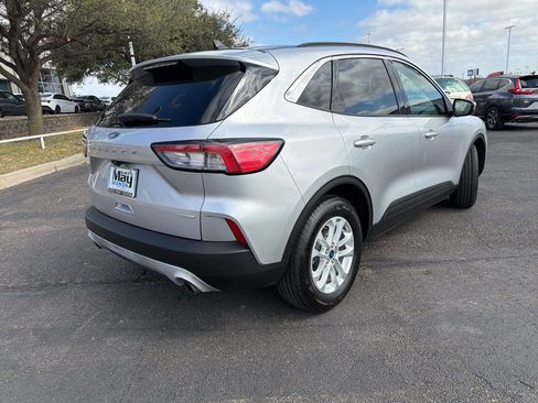 Used 2020 Ford Escape SE image 3