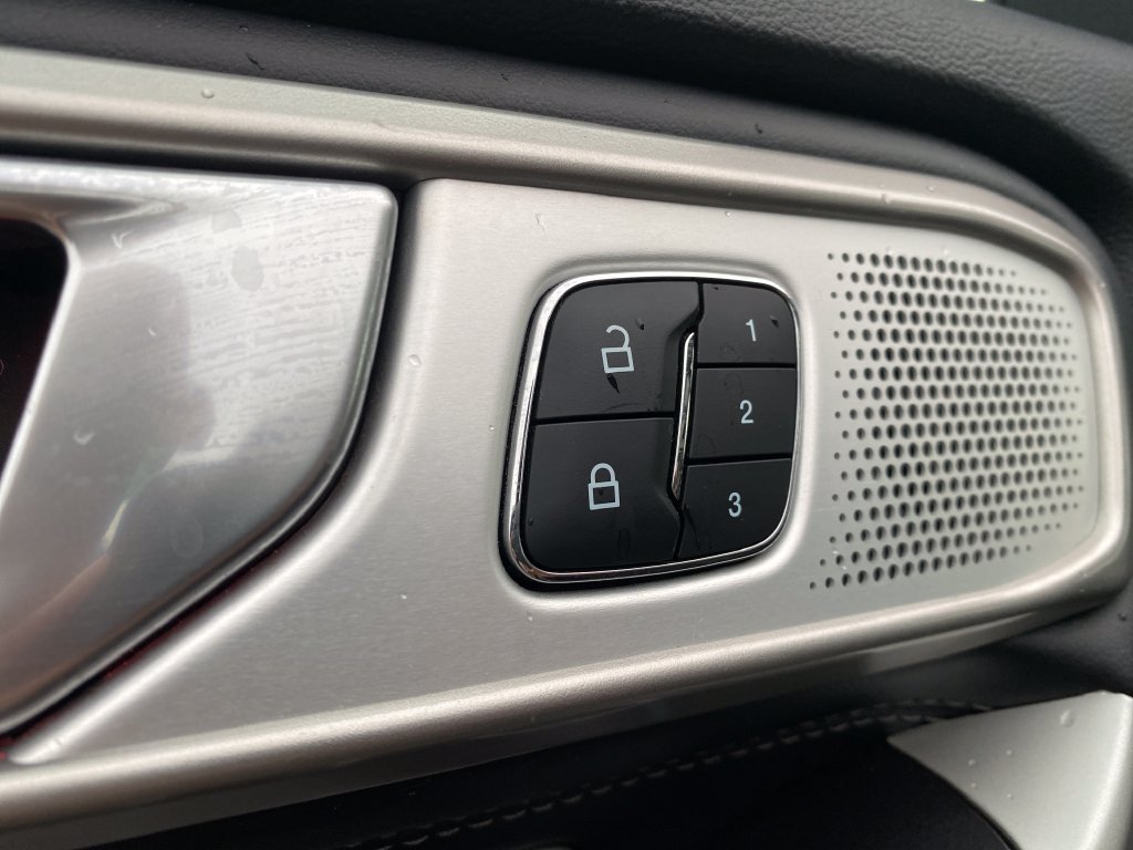 Used 2023 Ford Explorer Limited w/ Limited Technology Package AWD/4WD image 31