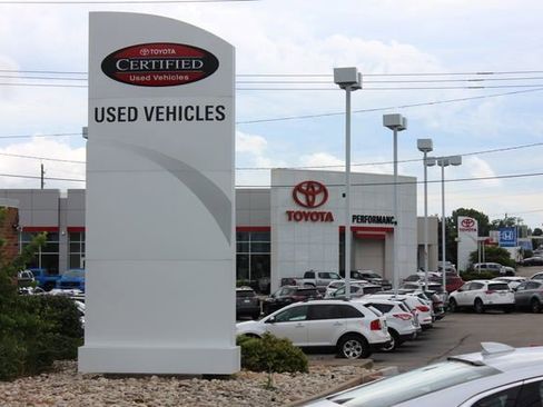 Used 2023 Toyota Camry SE image 17