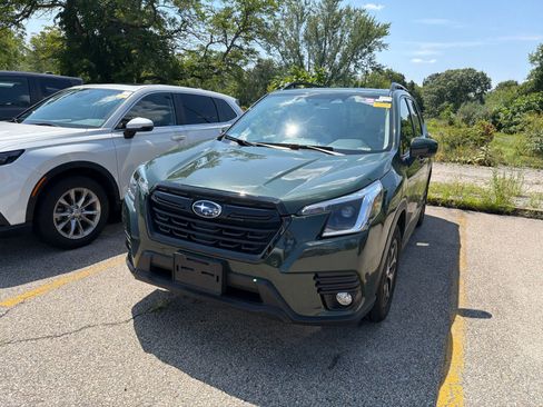 Used 2023 Subaru Forester Premium AWD/4WD image 9
