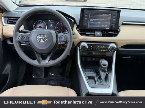 Used 2022 Toyota RAV4 LE image 12