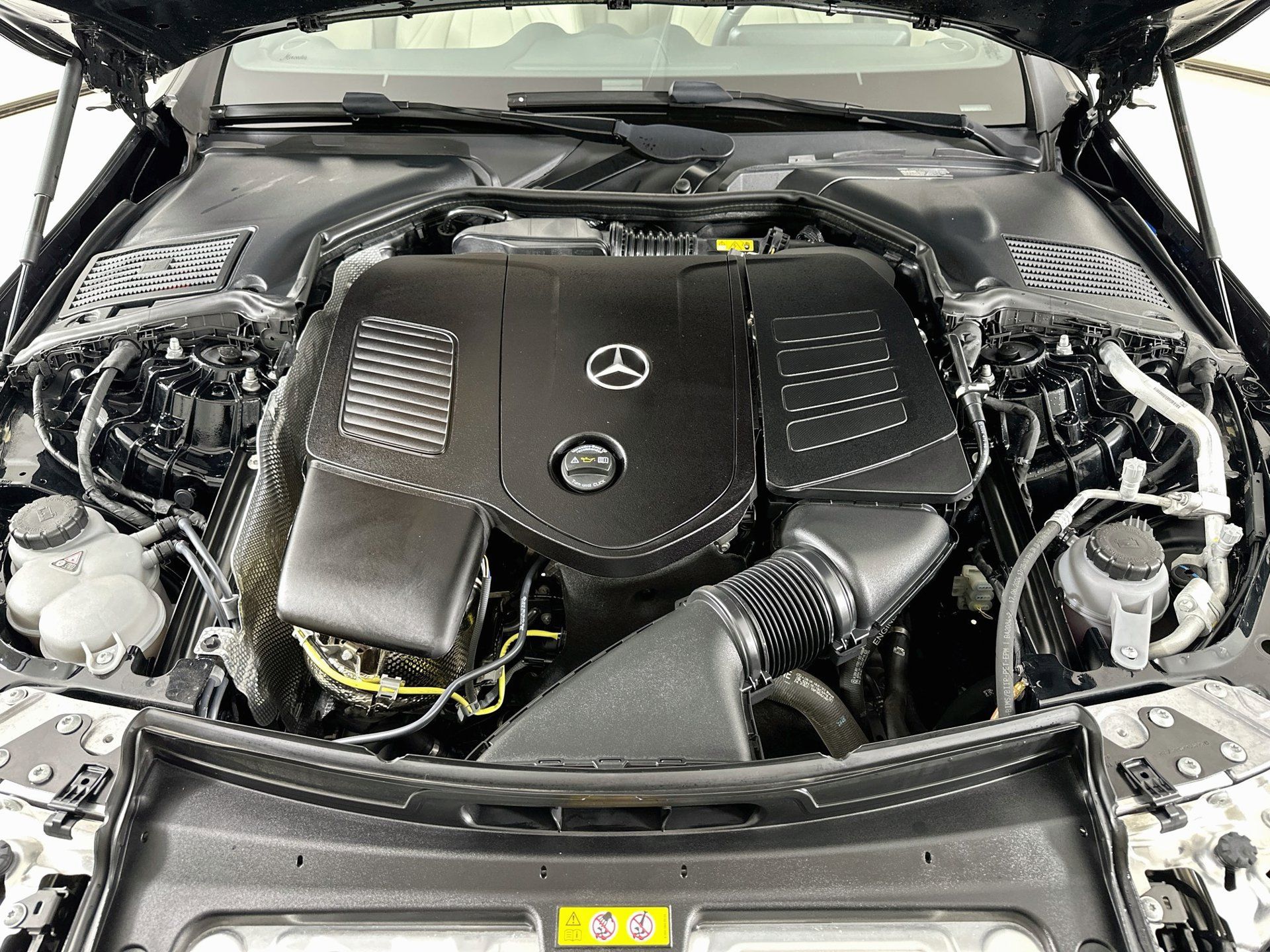 Certified 2024 Mercedes-Benz CLE 300 4MATIC Coupe image 33