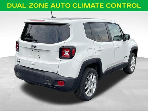Used 2023 Jeep Renegade Latitude AWD/4WD image 9