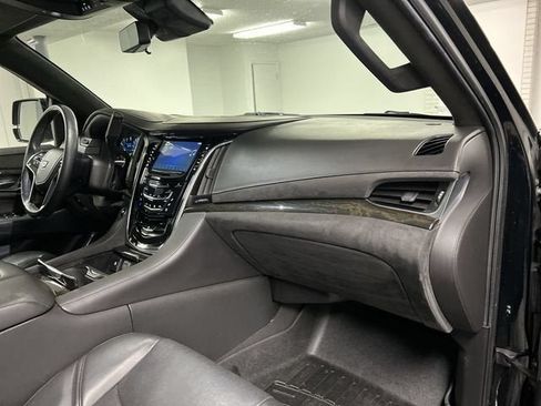 Used 2020 Cadillac Escalade Platinum AWD/4WD image 29