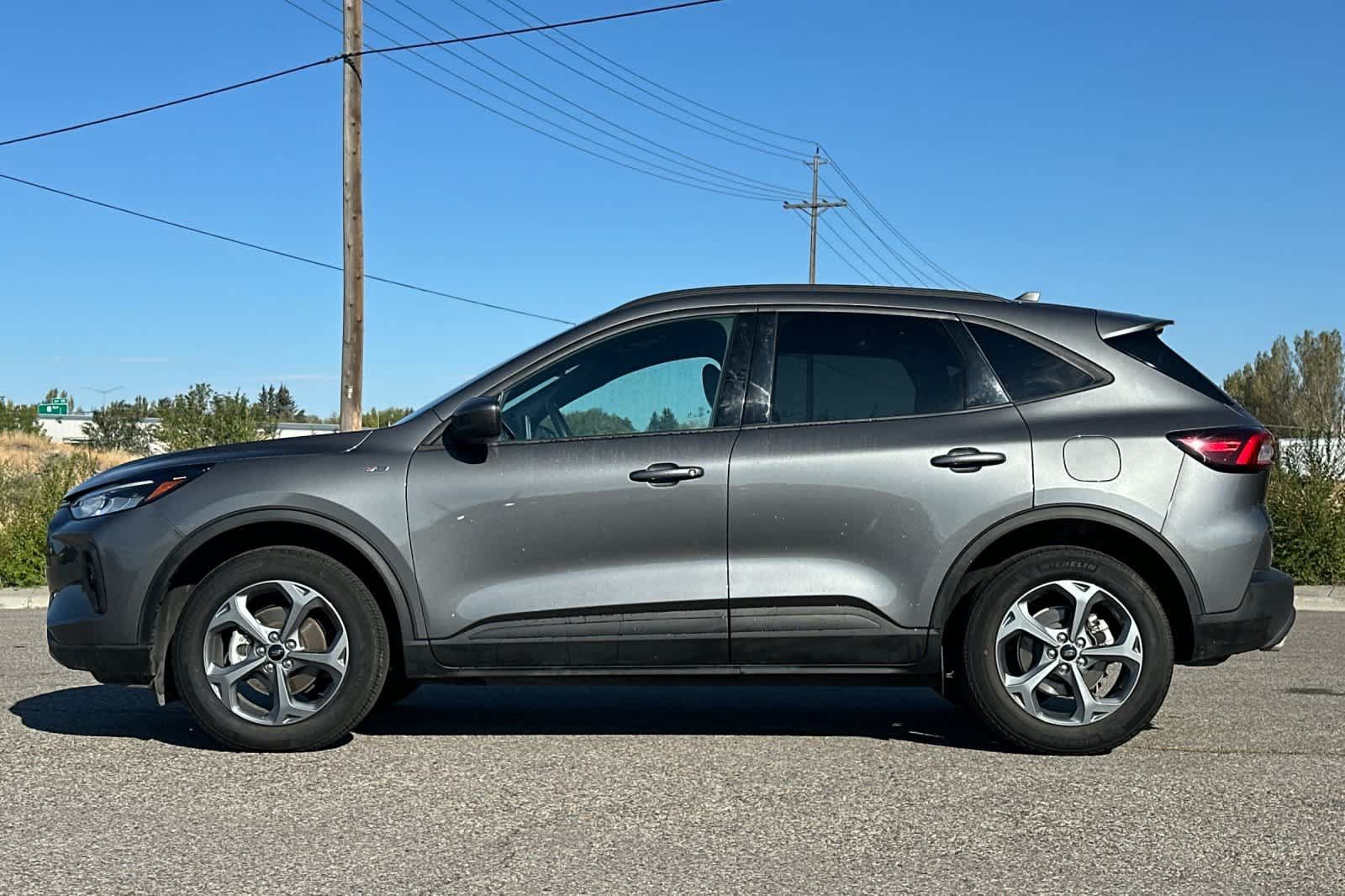 Certified 2025 Ford Escape ST-Line Select AWD/4WD image 5