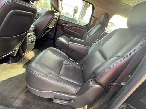 Used 2013 Cadillac Escalade ESV Premium image 34