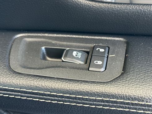 Used 2025 RAM 1500 Laramie image 22