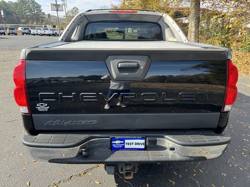 Used 2005 Chevrolet Avalanche Z71 w/ Sun And Sound Package image 8